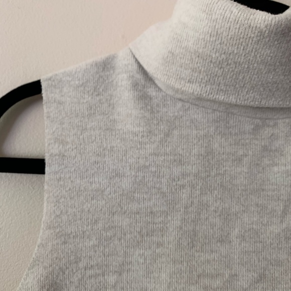 Zara Oatmeal Sleeveless Turtleneck - Picture 2 of 6